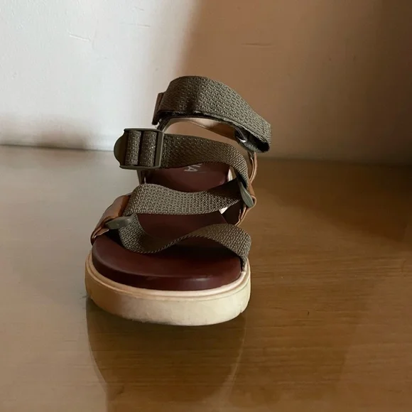 7 MIA sandal - Picture 2 of 4